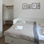 Konukevi Sterbova 3*